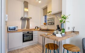 Heart Of The City Luxury Apartment